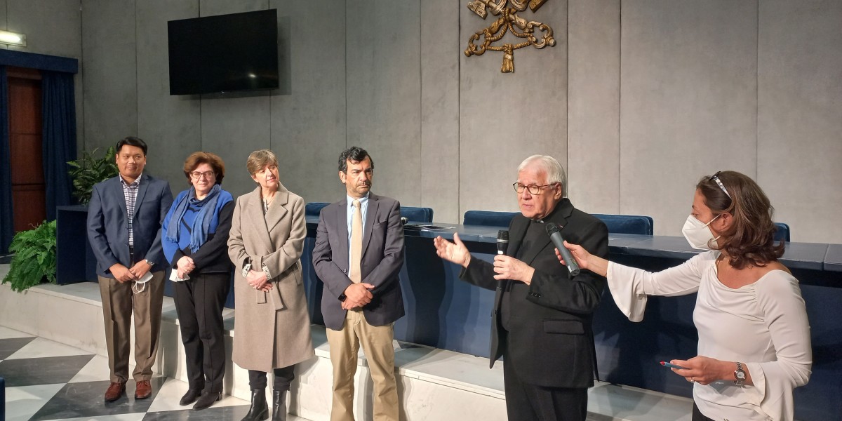 Democracy: an educational urgency in pluricultural and plurireligious contexts